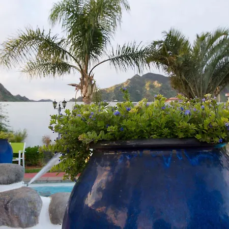 Holiday park El Tejado 3*